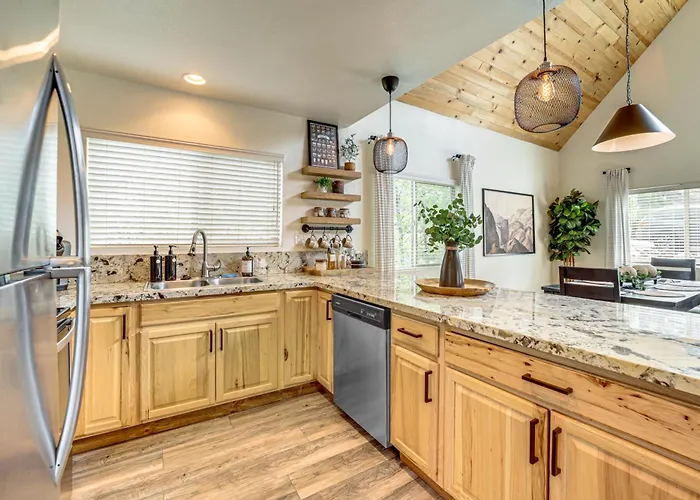 Walk To Trails: Modern Mountain Retreat