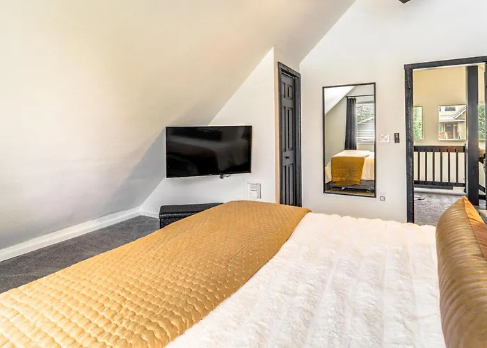 Walk To Trails: Modern Mountain Retreat * Munds Park